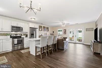 368 Lakeside Drive, Levittown, PA 19054 - Photo 4