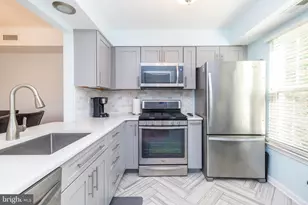 204 Society Pl, Newtown, PA 18940 - Photo 2