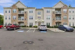 200 Douglas Fir Dr, Warrington, PA 18976 - Photo 2