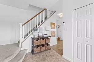 2051 Roselyn Dr, Feasterville-Trevose, PA 19053 - Photo 4