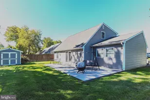28 Inlet Rd, Levittown, PA 19057 - Photo 4