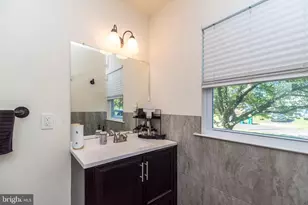 28 Inlet Rd, Levittown, PA 19057 - Photo 22