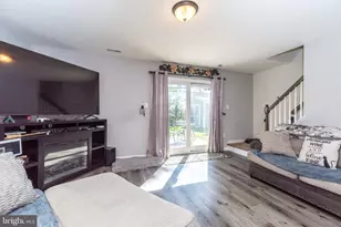 28 Inlet Rd, Levittown, PA 19057 - Photo 14