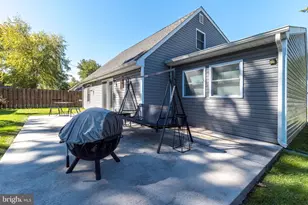 28 Inlet Rd, Levittown, PA 19057 - Photo 4