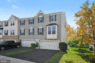 312 Pin Oak La, Perkasie, PA 18944 - Photo 2