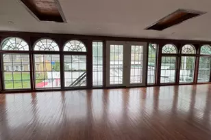 10 Middle Rd, Levittown, PA 19056 - Photo 32