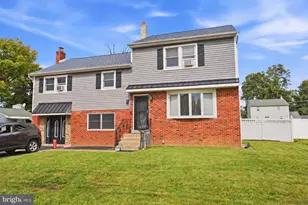 379 Kalmia St, Warminster, PA 18974 - Photo 2