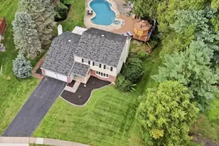 201 Creekwood Dr, Feasterville-Trevose, PA 19053 - Photo 2