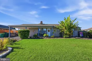 11 Fireside Ln, Levittown, PA 19055 - Photo 2