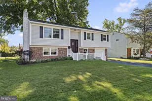 1027 Oakwood Dr, Warminster, PA 18974 - Photo 2