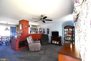 95 Daffodil Ln, Levittown, PA 19055 - Photo 8