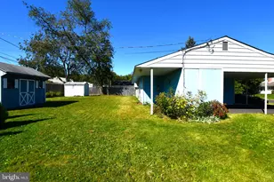 95 Daffodil Ln, Levittown, PA 19055 - Photo 14