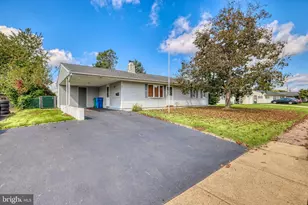 43 Shepherd Ln, Levittown, PA 19055 - Photo 2