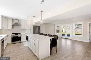 6 Meadow Ln, Levittown, PA 19054 - Photo 2