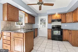 11 Spring Valley Rd, Levittown, PA 19056 - Photo 16