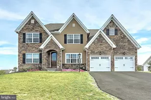 122 Silver Cir, Mechanicsburg, PA 17050 - Photo 2