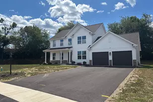 25 Essex Dr, Carlisle, PA 17015 - Photo 2