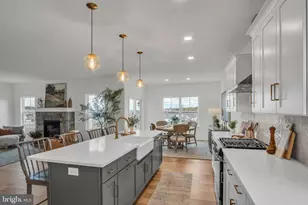 2034 N Fall Harvest Dr, Mechanicsburg, PA 17055 - Photo 2