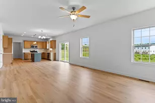 537 Coral Bells Dr, Mechanicsburg, PA 17055 - Photo 2