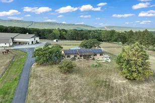 211 W Middlesex Dr, Carlisle, PA 17013 - Photo 2