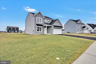 14 Family Dr, Carlisle, PA 17013 - Photo 2