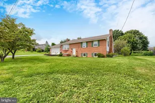 560 Boxwood Ln, Carlisle, PA 17015 - Photo 4