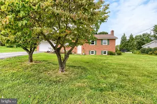 560 Boxwood Ln, Carlisle, PA 17015 - Photo 2