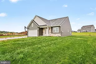 4 Family Dr, Carlisle, PA 17013 - Photo 4