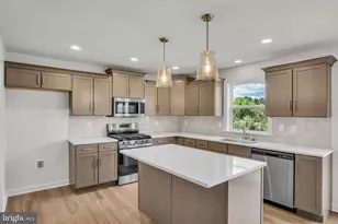 2141 S Autumn Chase Dr, Mechanicsburg, PA 17055 - Photo 4