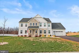 110 Berkshire Dr, Carlisle, PA 17015 - Photo 4