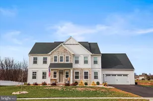 110 Berkshire Dr, Carlisle, PA 17015 - Photo 2