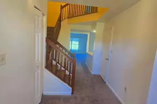 471 Stonehedge Ln, Mechanicsburg, PA 17055 - Photo 2