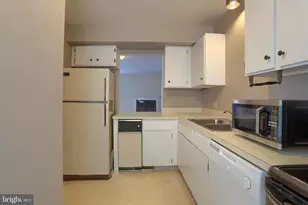 1066 W Foxcroft Dr, Camp Hill, PA 17011 - Photo 6