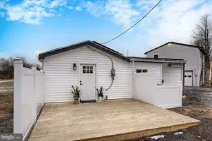 393 Sherwood Dr, Carlisle, PA 17015 - Photo 4