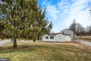 393 Sherwood Dr, Carlisle, PA 17015 - Photo 1