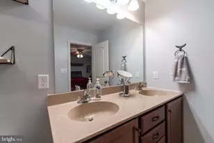 182 Old Schoolhouse Ln, Mechanicsburg, PA 17055 - Photo 16