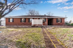 1913 Maplewood Dr, Carlisle, PA 17013 - Photo 4