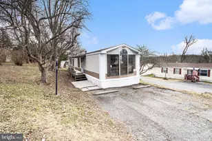 48 Redwood Ln, Carlisle, PA 17015 - Photo 2