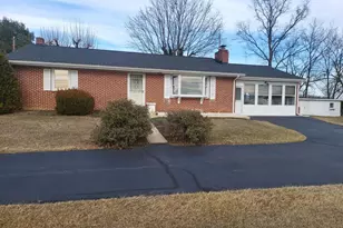 161 Oakhill Rd, Carlisle, PA 17015 - Photo 2