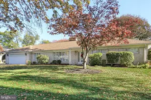 864 Hilltop Rd, Lemoyne, PA 17043 - Photo 2