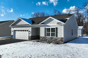 912 Cavalry St, Carlisle, PA 17013 - Photo 2