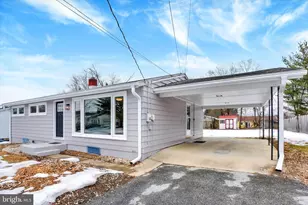 127 Lakeview Dr, Carlisle, PA 17013 - Photo 2