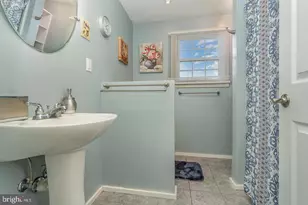 8 Edgewood Dr, Mechanicsburg, PA 17055 - Photo 14