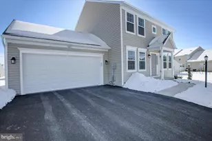 601 Exeter Ln, Shippensburg, PA 17257 - Photo 4
