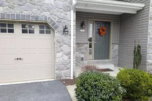 327 Melbourne Ln, Mechanicsburg, PA 17055 - Photo 2