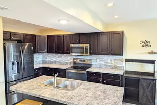 327 Melbourne Ln, Mechanicsburg, PA 17055 - Photo 14