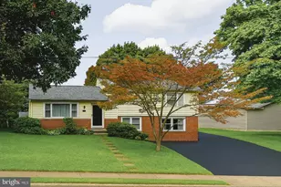 113 E Woodland Dr, Mechanicsburg, PA 17055 - Photo 1