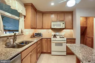 113 E Woodland Dr, Mechanicsburg, PA 17055 - Photo 10