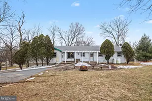 23 E Willow Terrace Dr, Mechanicsburg, PA 17050 - Photo 2