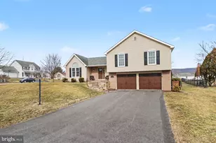 202 Barley Field Cir, Carlisle, PA 17015 - Photo 2